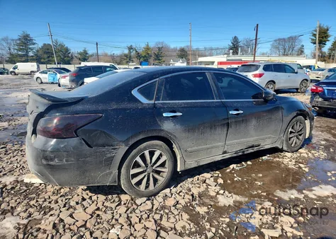 2016 Nissan Altima 2.5 z USA, uszkodzony, nr VIN 1N4AL3AP7GC114696